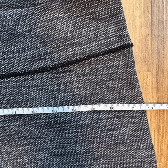 Lululemon Dark Grey Heather Knee Capri Length Leggings - Picture 5 of 9